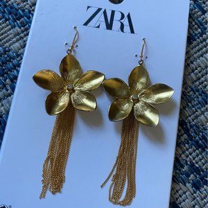 NEW! Zara Gold Flower Statement Earrings